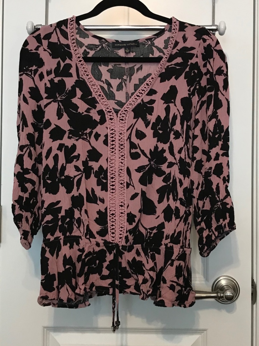 Adrienne Vittadini pink 3/4 sleeve v-neck tunic with black floral pattern (S)